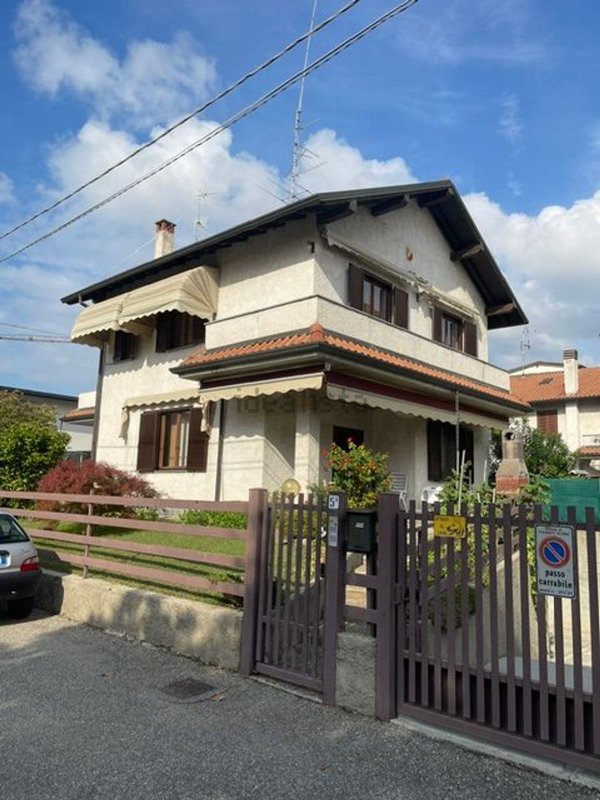 casa indipendente in vendita a Solbiate Olona