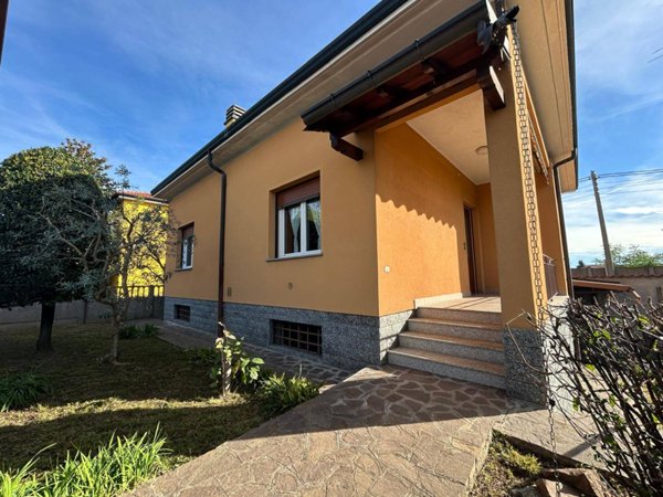 casa indipendente in vendita a Solbiate Olona