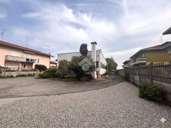 locale commerciale in vendita a Solbiate Olona