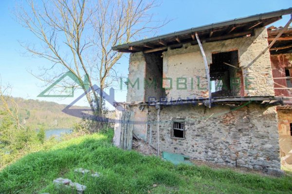 appartamento in vendita a Somma Lombardo in zona Coarezza