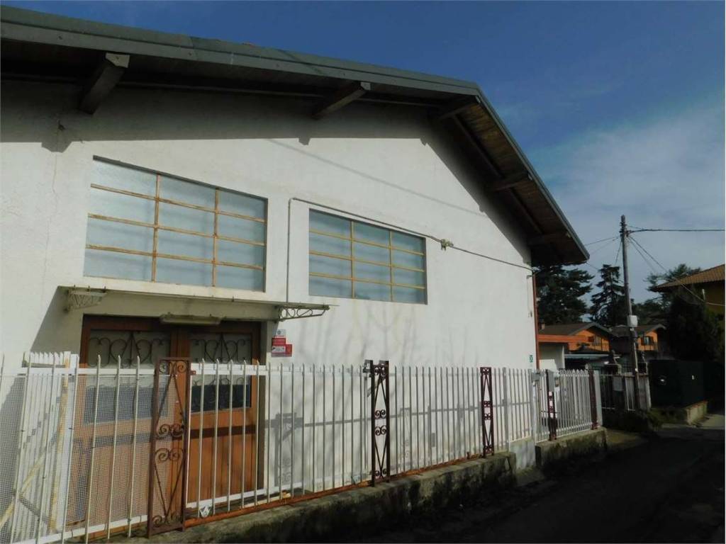 locale commerciale in vendita a Somma Lombardo