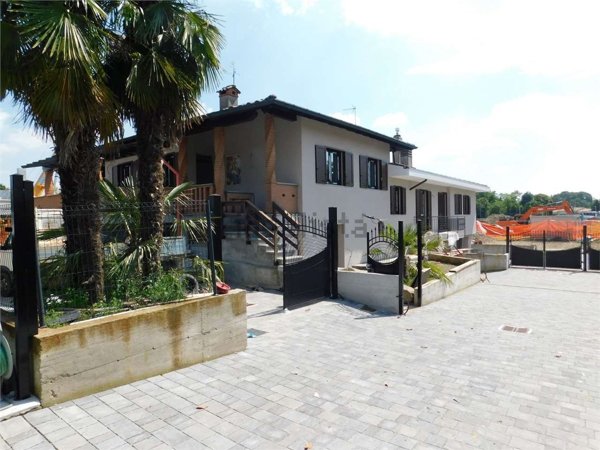 casa indipendente in vendita a Somma Lombardo