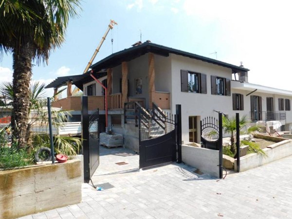 casa indipendente in vendita a Somma Lombardo