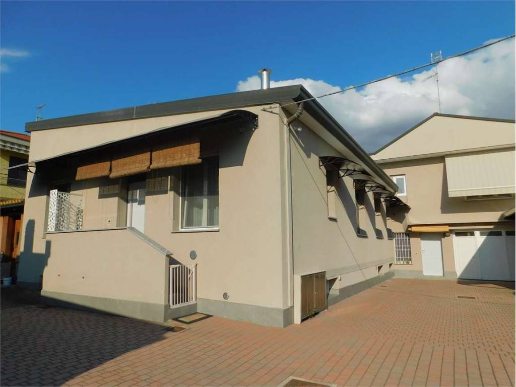 casa indipendente in vendita a Somma Lombardo