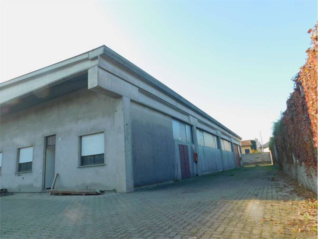locale commerciale in vendita a Somma Lombardo