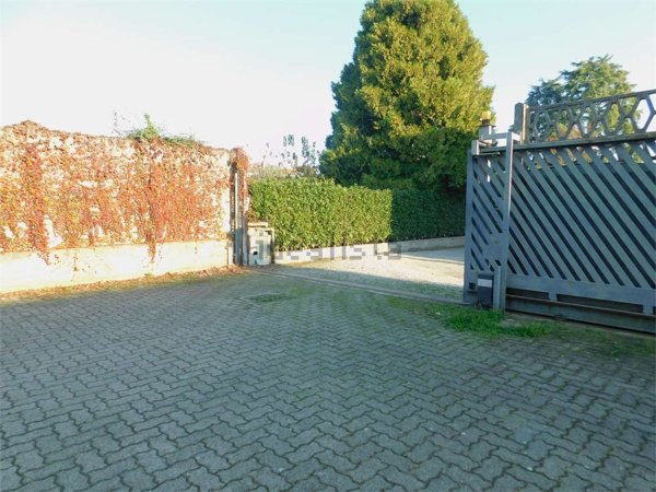 locale di sgombero in vendita a Somma Lombardo