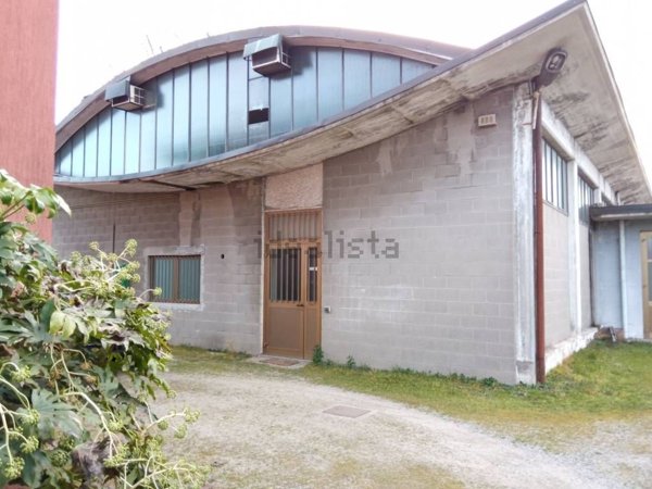 locale di sgombero in vendita a Somma Lombardo