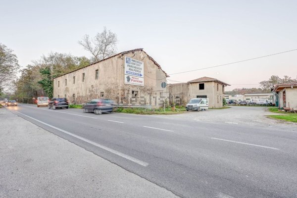 casale in vendita a Somma Lombardo