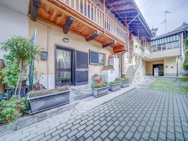 casa indipendente in vendita a Somma Lombardo in zona Coarezza