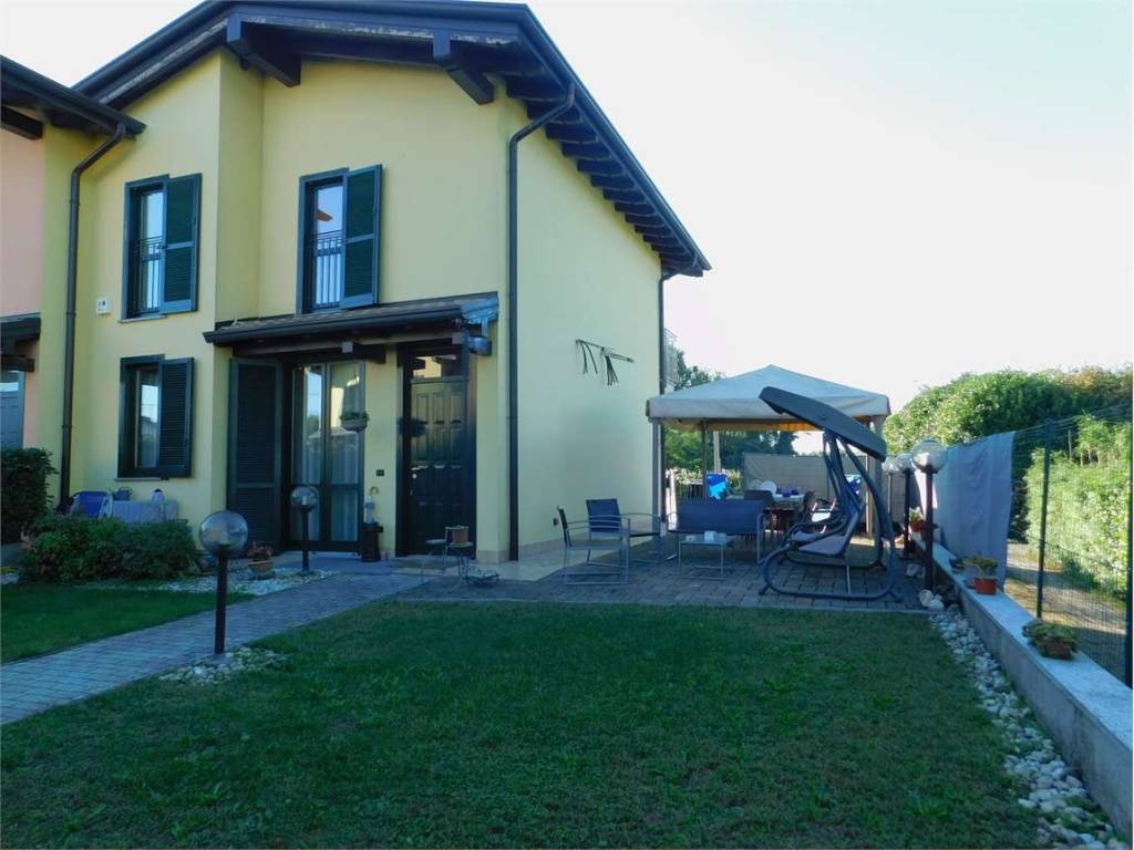 casa indipendente in vendita a Somma Lombardo