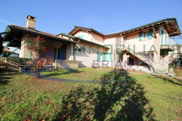 casa indipendente in vendita a Somma Lombardo in zona Coarezza