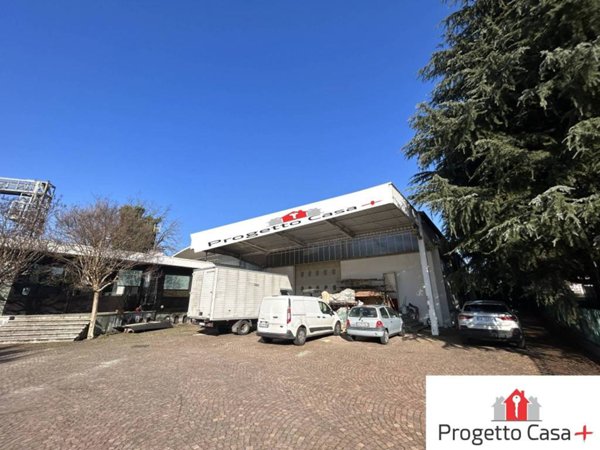 locale commerciale in vendita a Somma Lombardo