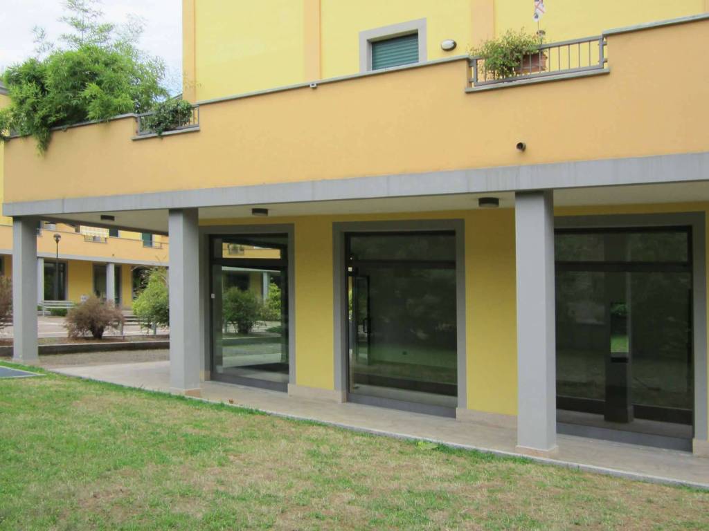 negozio in vendita a Somma Lombardo