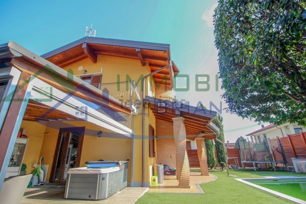 casa indipendente in vendita a Somma Lombardo