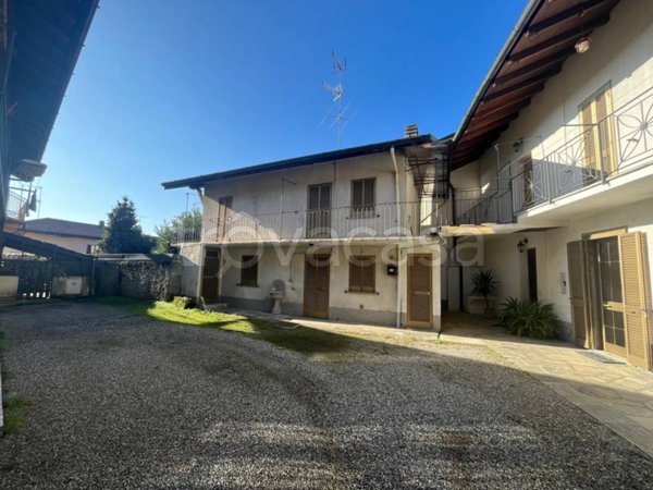 casa indipendente in vendita a Somma Lombardo in zona Coarezza