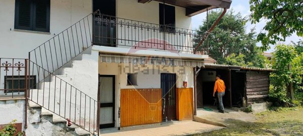 quadrivano in vendita a Somma Lombardo in zona Coarezza