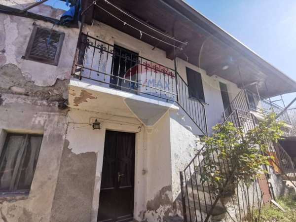 casa indipendente in vendita a Somma Lombardo in zona Coarezza
