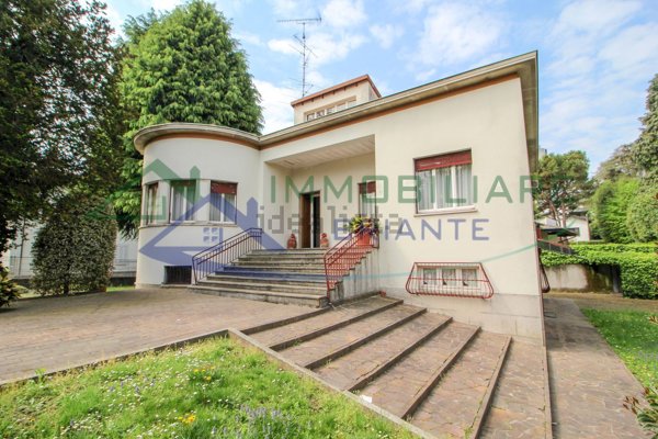 casa indipendente in vendita a Somma Lombardo