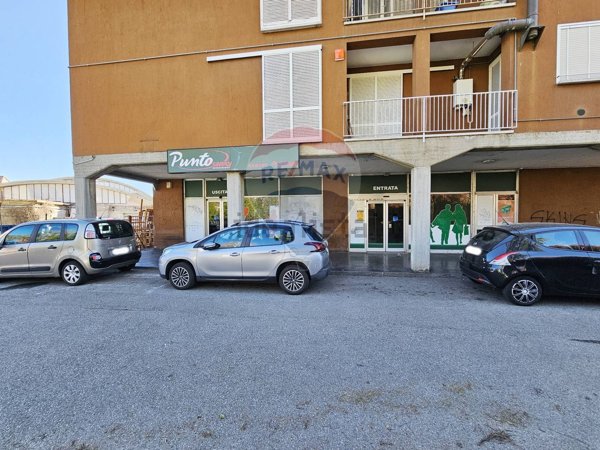 locale commerciale in vendita a Somma Lombardo