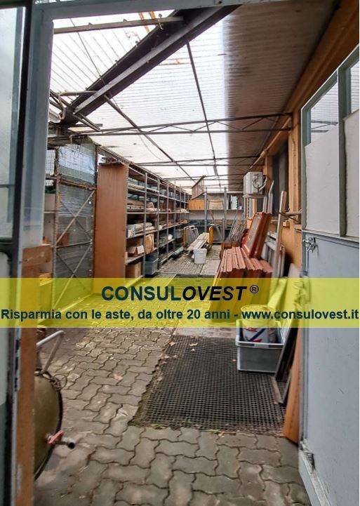 locale commerciale in vendita a Somma Lombardo
