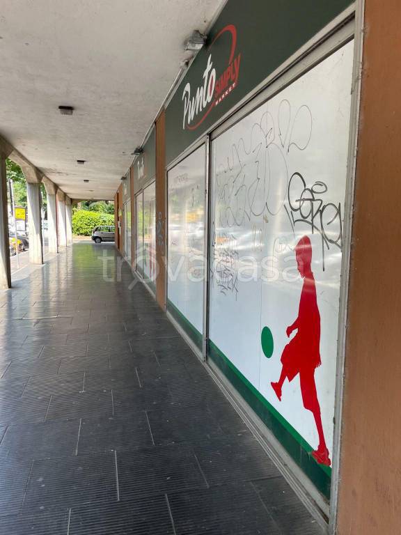 locale commerciale in vendita a Somma Lombardo