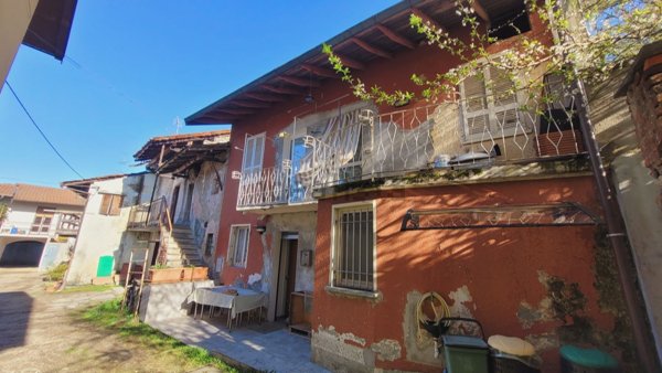 appartamento in vendita a Somma Lombardo in zona Coarezza