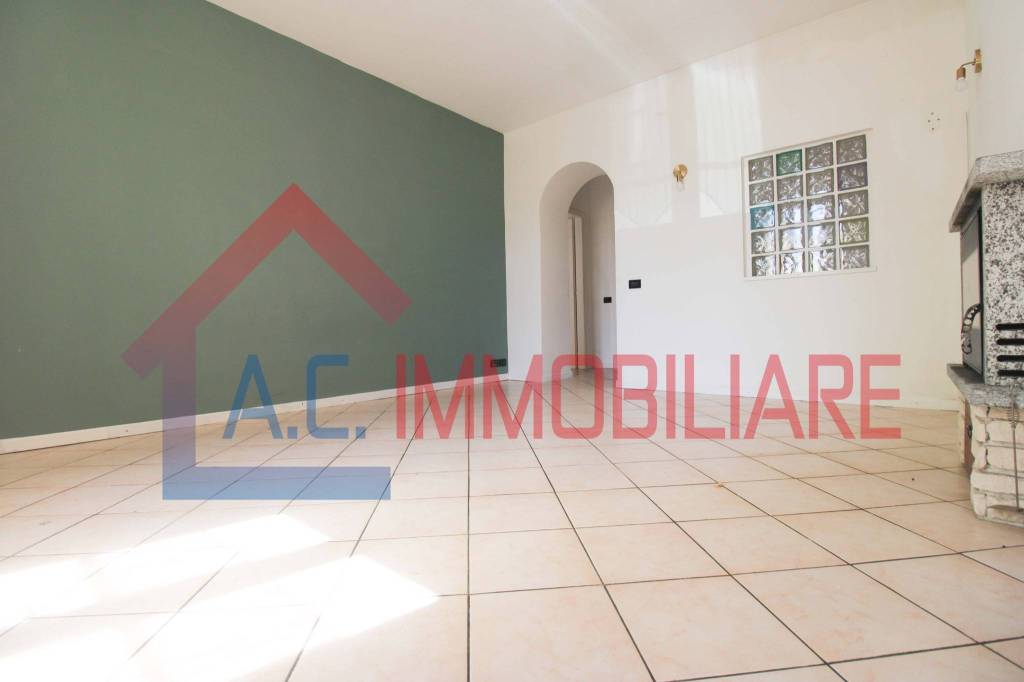 appartamento in vendita a Somma Lombardo in zona Maddalena