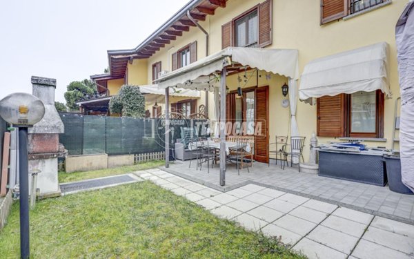 casa indipendente in vendita a Somma Lombardo