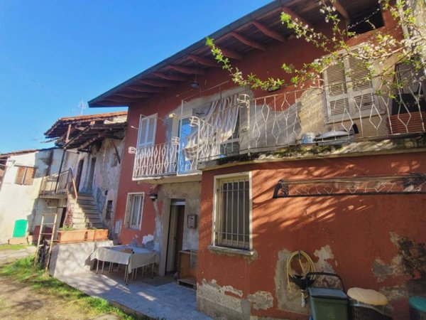 casa indipendente in vendita a Somma Lombardo in zona Coarezza