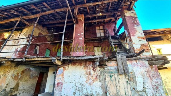 casale in vendita a Somma Lombardo in zona Coarezza