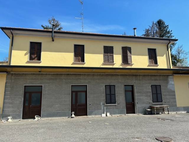 locale commerciale in vendita a Somma Lombardo