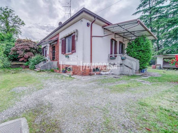 casa indipendente in vendita a Somma Lombardo in zona Maddalena