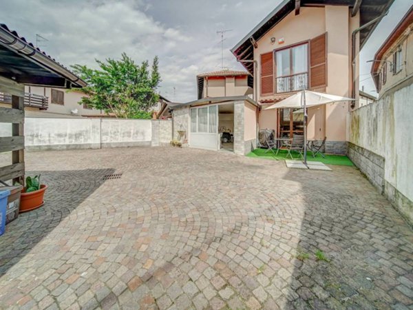 casa indipendente in vendita a Somma Lombardo