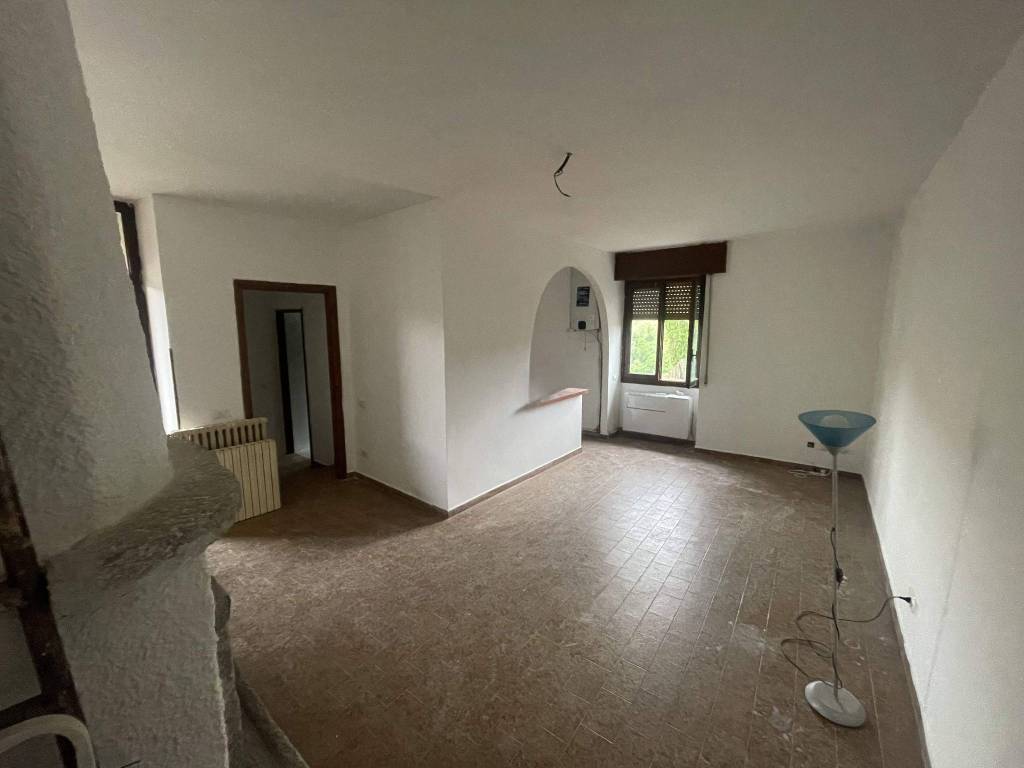 appartamento in vendita a Somma Lombardo in zona Coarezza