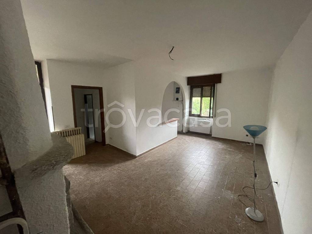 appartamento in vendita a Somma Lombardo in zona Coarezza