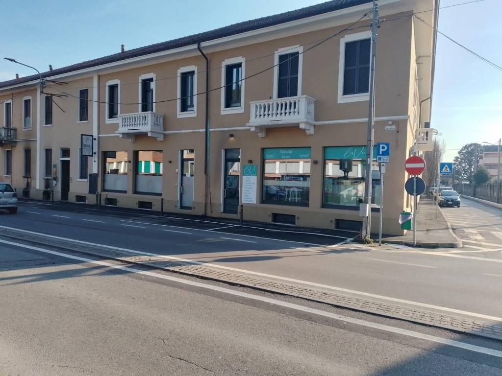 negozio in vendita a Somma Lombardo