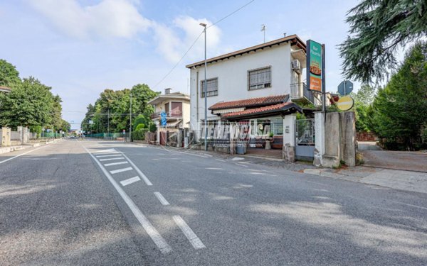 casa indipendente in vendita a Somma Lombardo