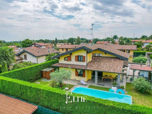 casa indipendente in vendita a Somma Lombardo