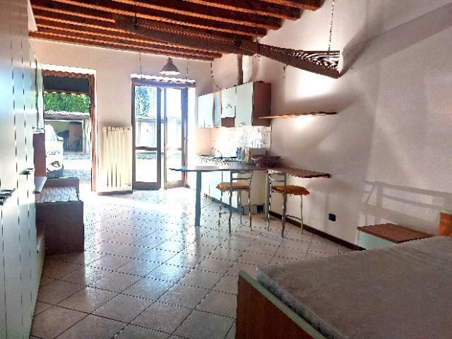 appartamento in vendita a Somma Lombardo in zona Maddalena