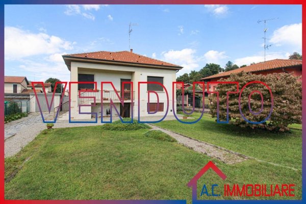 casa indipendente in vendita a Somma Lombardo in zona Maddalena