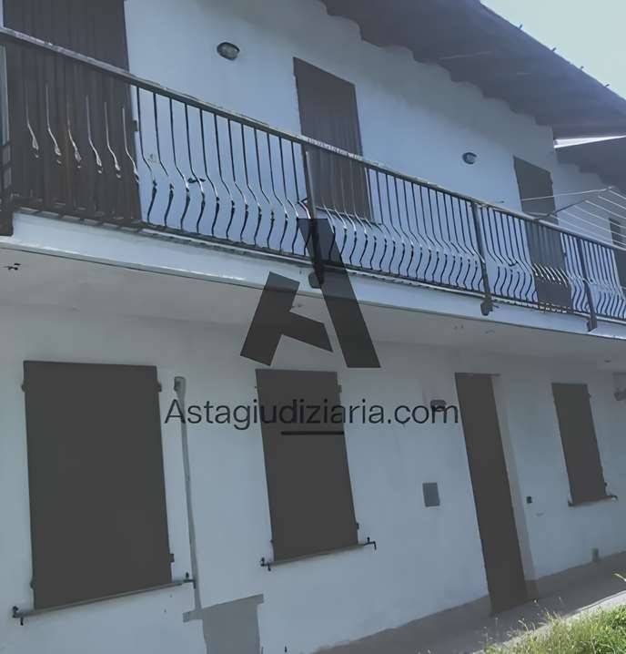 appartamento in vendita a Somma Lombardo in zona Coarezza