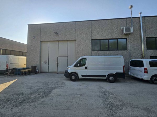 locale commerciale in vendita a Somma Lombardo