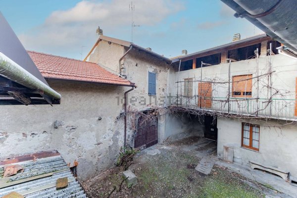 casale in vendita a Somma Lombardo