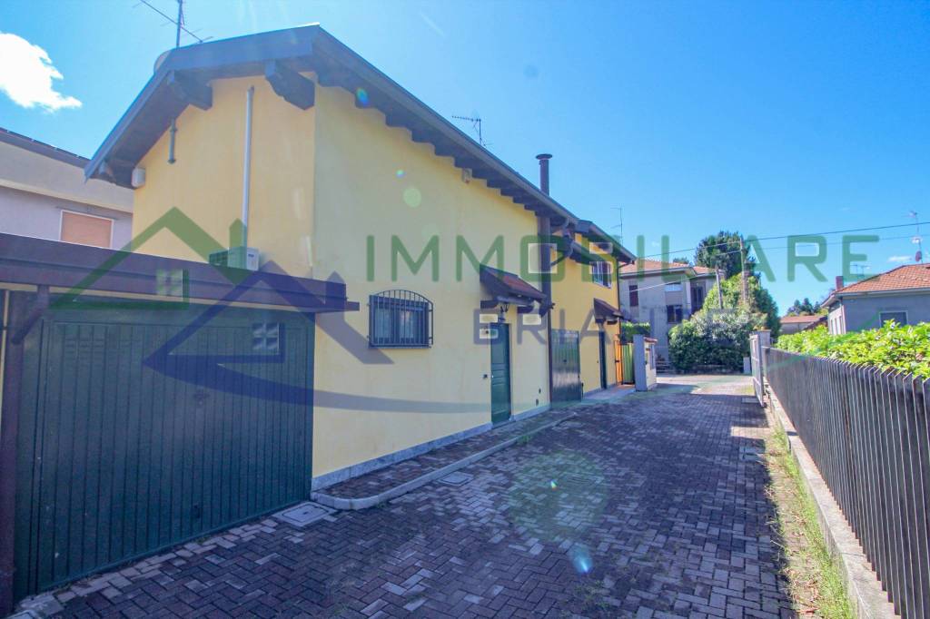 casa indipendente in vendita a Somma Lombardo