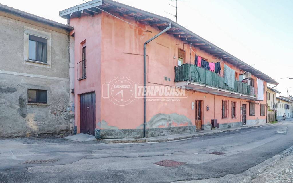 casa indipendente in vendita a Somma Lombardo in zona Maddalena