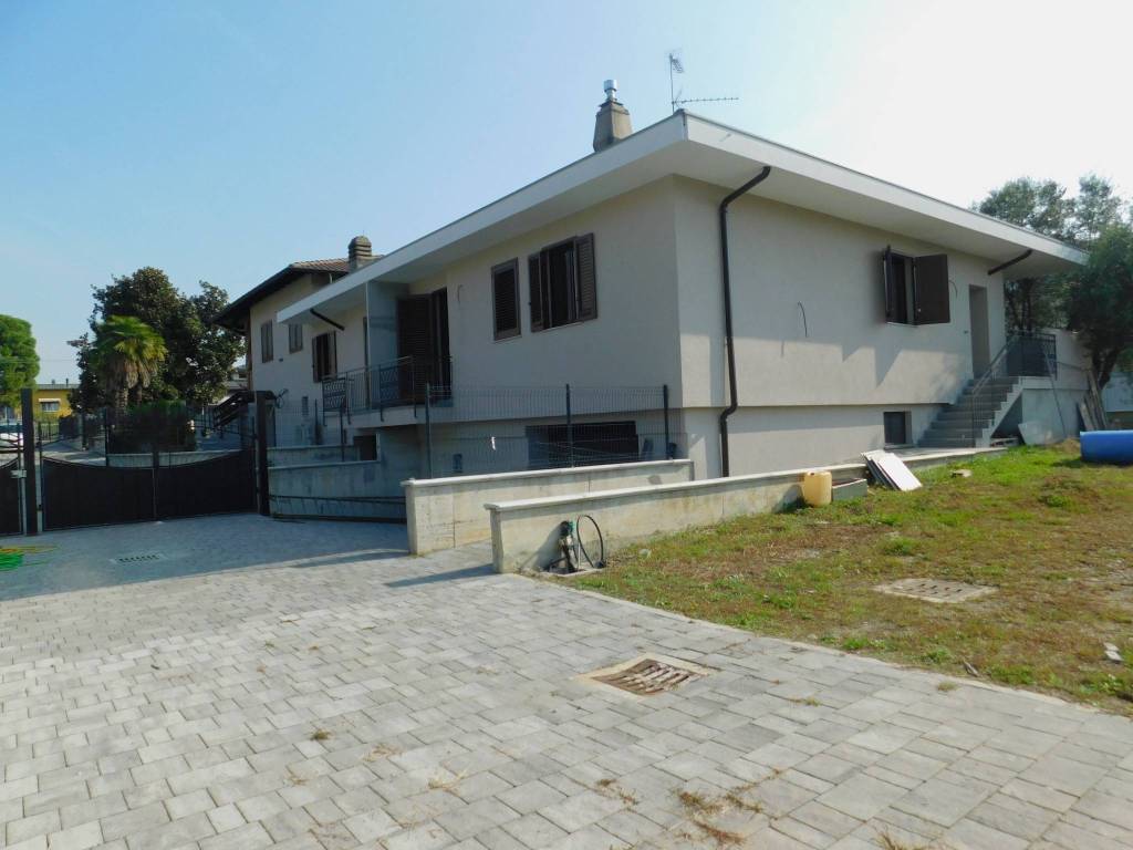 casa indipendente in vendita a Somma Lombardo