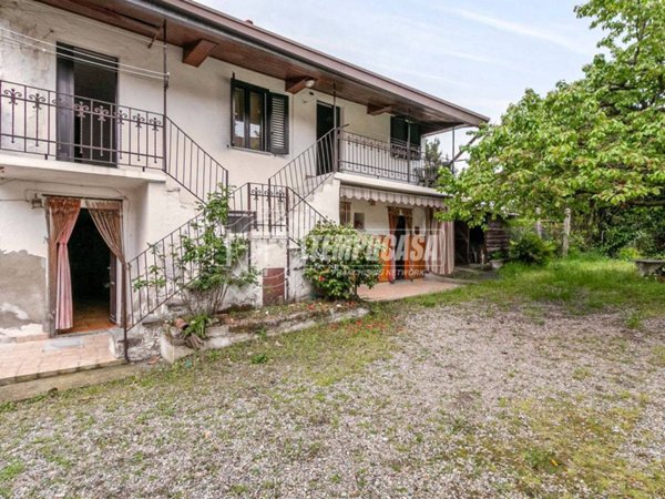 casa indipendente in vendita a Somma Lombardo in zona Coarezza