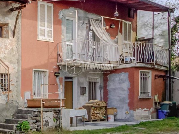 appartamento in vendita a Somma Lombardo in zona Coarezza