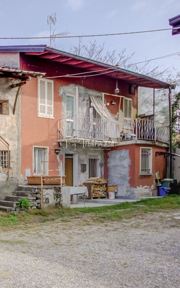 appartamento in vendita a Somma Lombardo in zona Coarezza