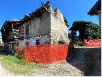 casa indipendente in vendita a Somma Lombardo in zona Coarezza